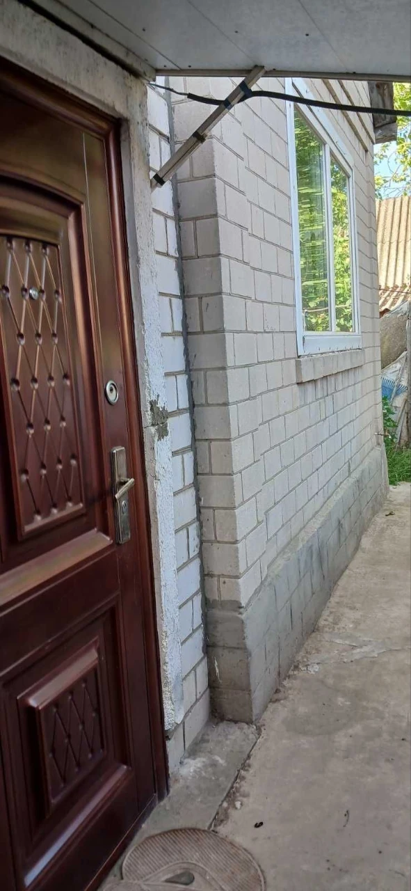 Продається будинок в м. Чигирин в р-ні церкви. 37000 у.о.