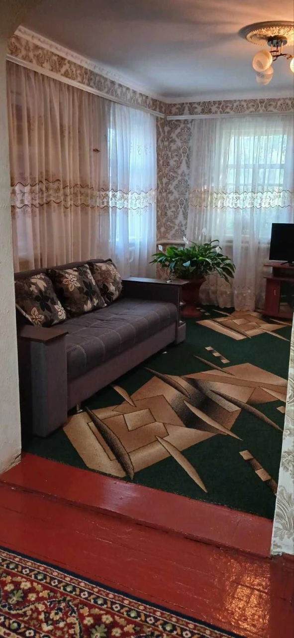 Продається будинок в м. Чигирин в р-ні церкви. 37000 у.о.