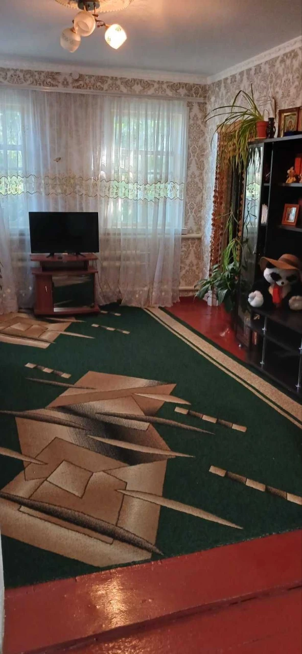 Продається будинок в м. Чигирин в р-ні церкви. 37000 у.о.