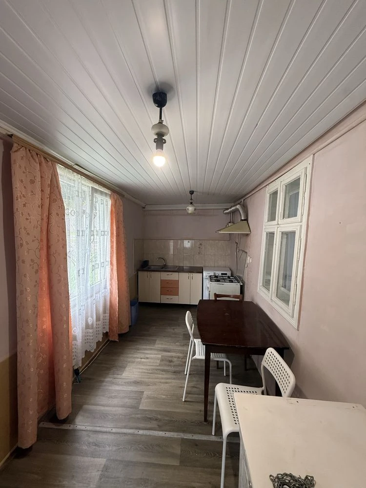Продаж 1/2 будинка в м.Вижниця ( земля приват)