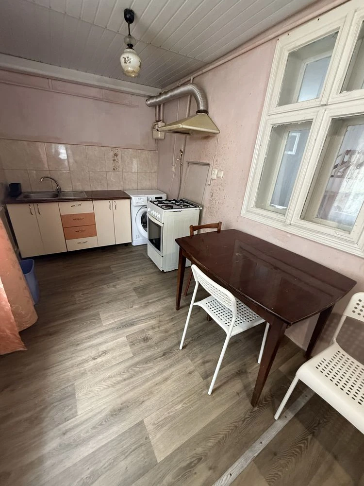 Продаж 1/2 будинка в м.Вижниця ( земля приват)