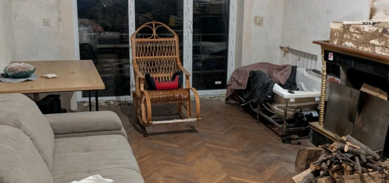 Продам два будинки і буд,та буд. Сауна третійна одній ділянц