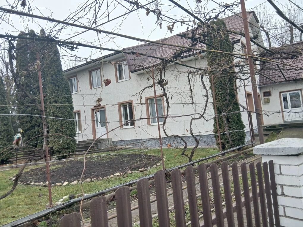 Продам 2х поверховий 2х квбудинок  м Застана,Буковина 20 км