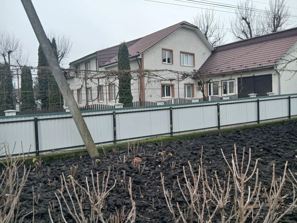 Продам 2х поверховий 2х квбудинок  м Застана,Буковина 20 км