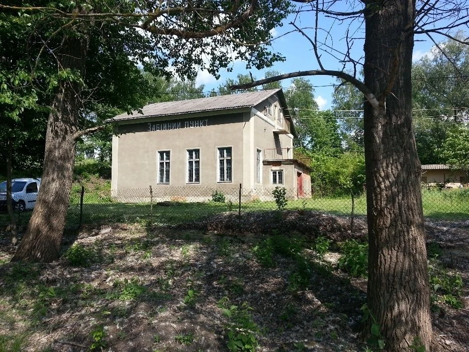 Продам приміщення, земля приватизована. торг