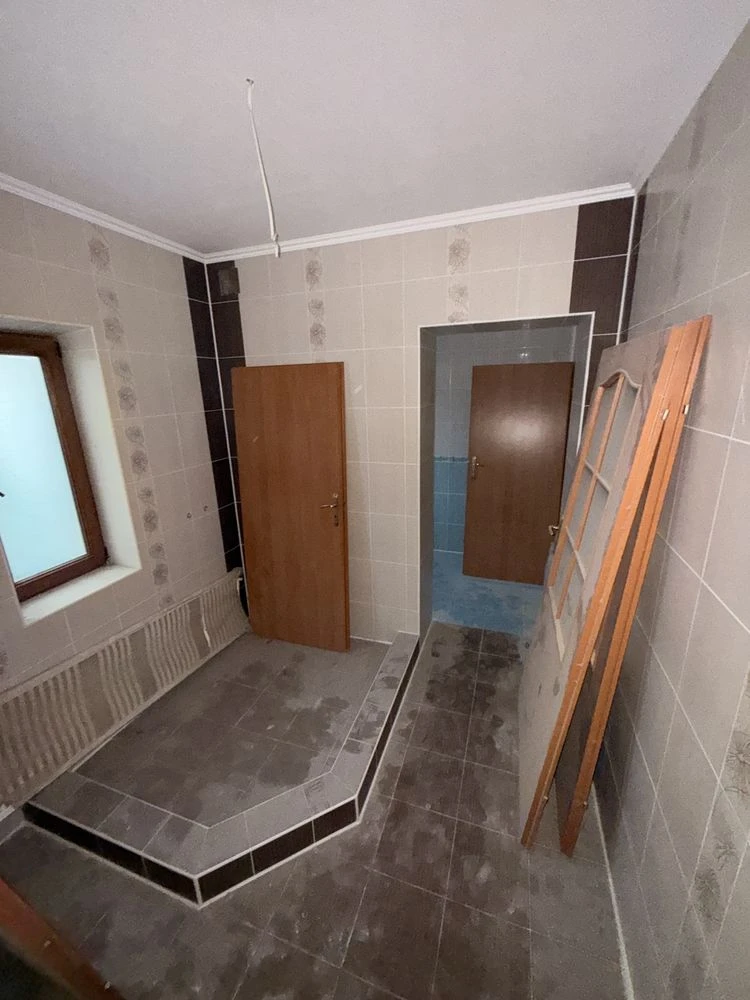 Продаж 5-ти кімнатного будинку, у м. Новоселиця!