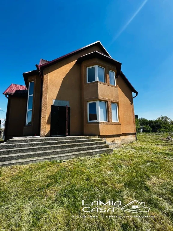 Продаж 2 поверхового будинку Новоселиця
