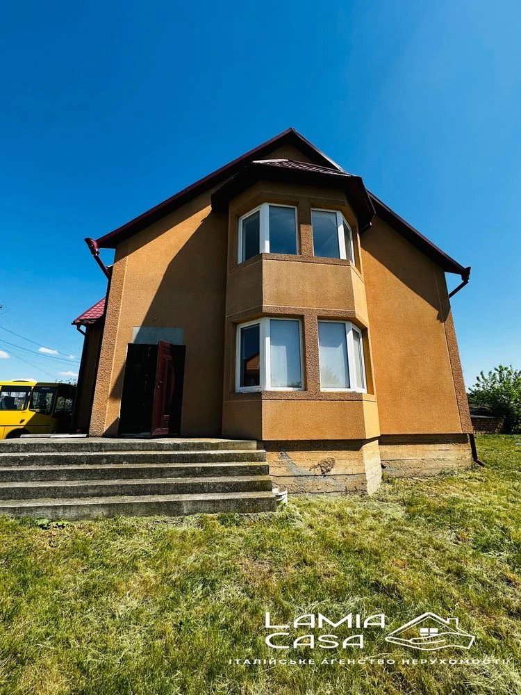 Продаж 2 поверхового будинку Новоселиця