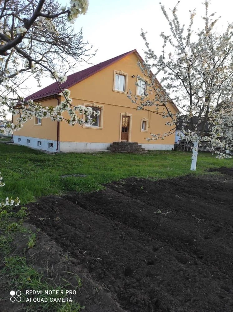 Продам гарний будинок з ремонтом і меблями в місті Сокиряни