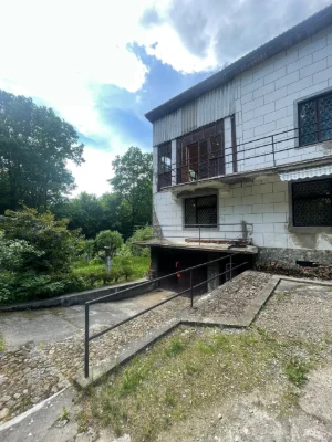 Продається дача біля лісу-35 соток землі (м.Сторожинець )