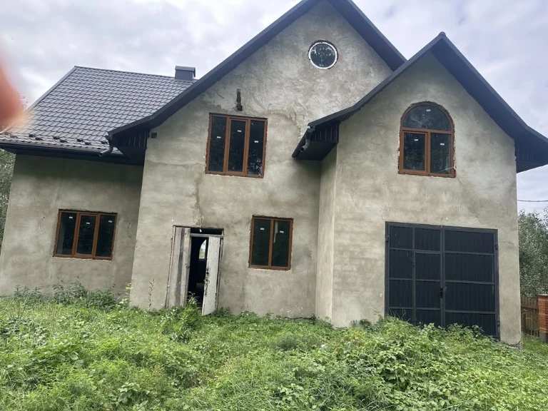 Продам недобудований будинок  біля лісу.