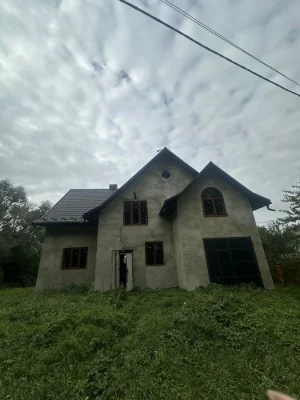 Продам недобудований будинок  біля лісу.