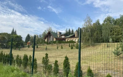Продається будинок з бруса з двома басейнами та зі своїм озе