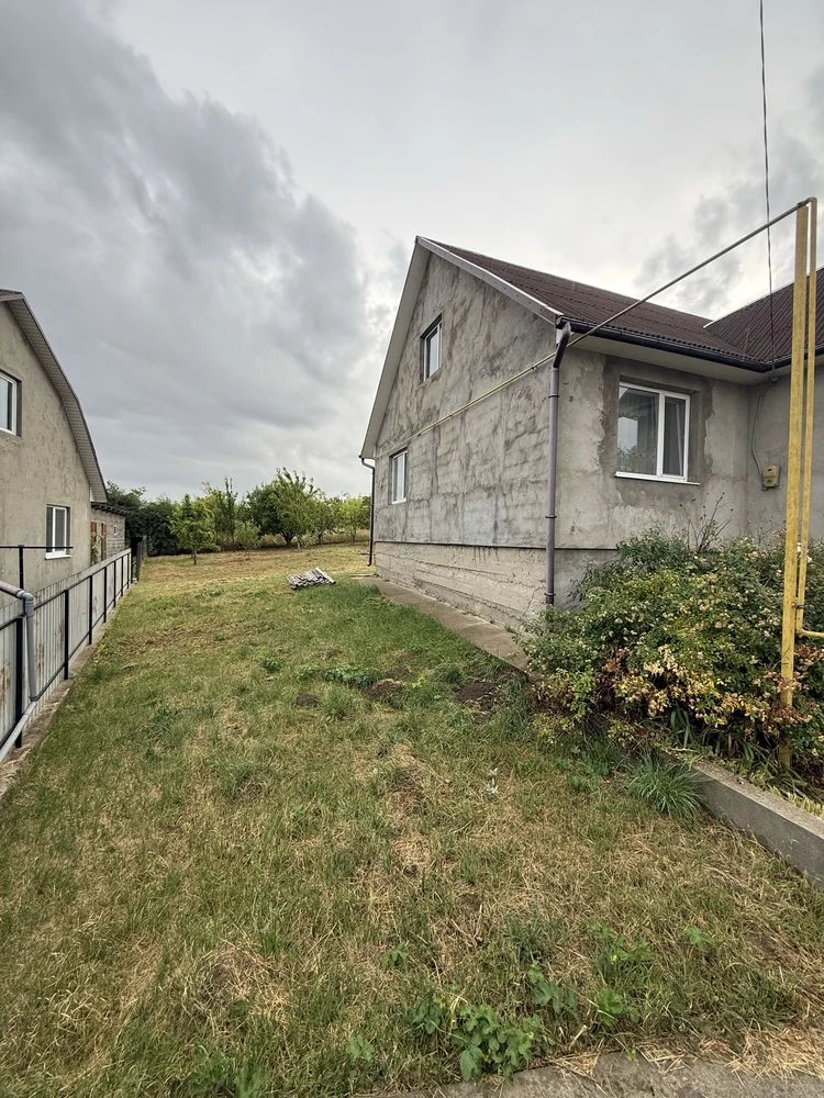 Продаж 3-кімнатного будинку новобудови у місті Хотин по вули
