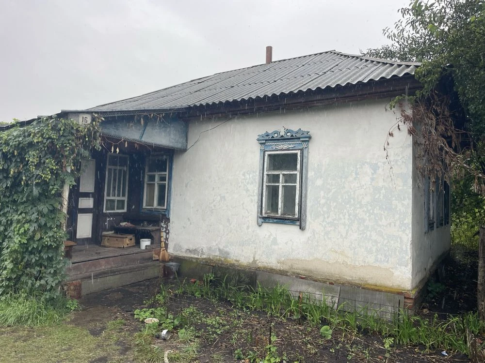Будинок з газовим опаленням в центрі села Курінь