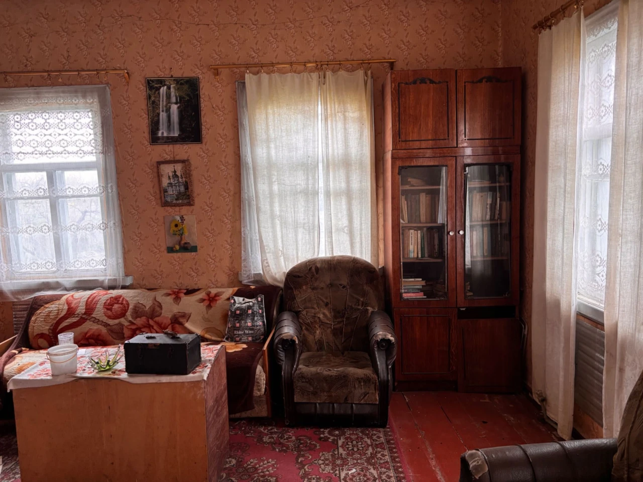 Продам будинок з земельною ділянкою