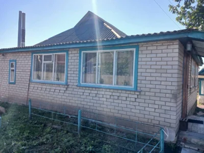Продам будинок в гарному стані, в місті Бобровиця. Цертр міс