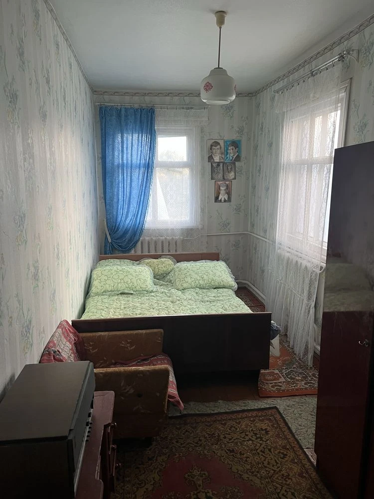 Продам будинок в гарному стані, в місті Бобровиця. Цертр міс