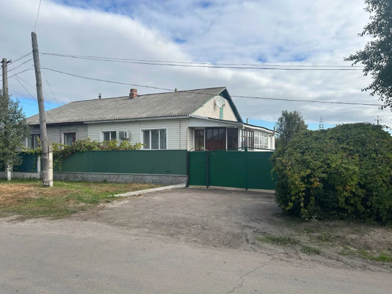 Продається будинок в м.Борзна.