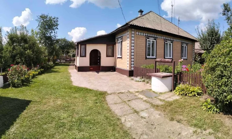 Продаж житлового будинку
