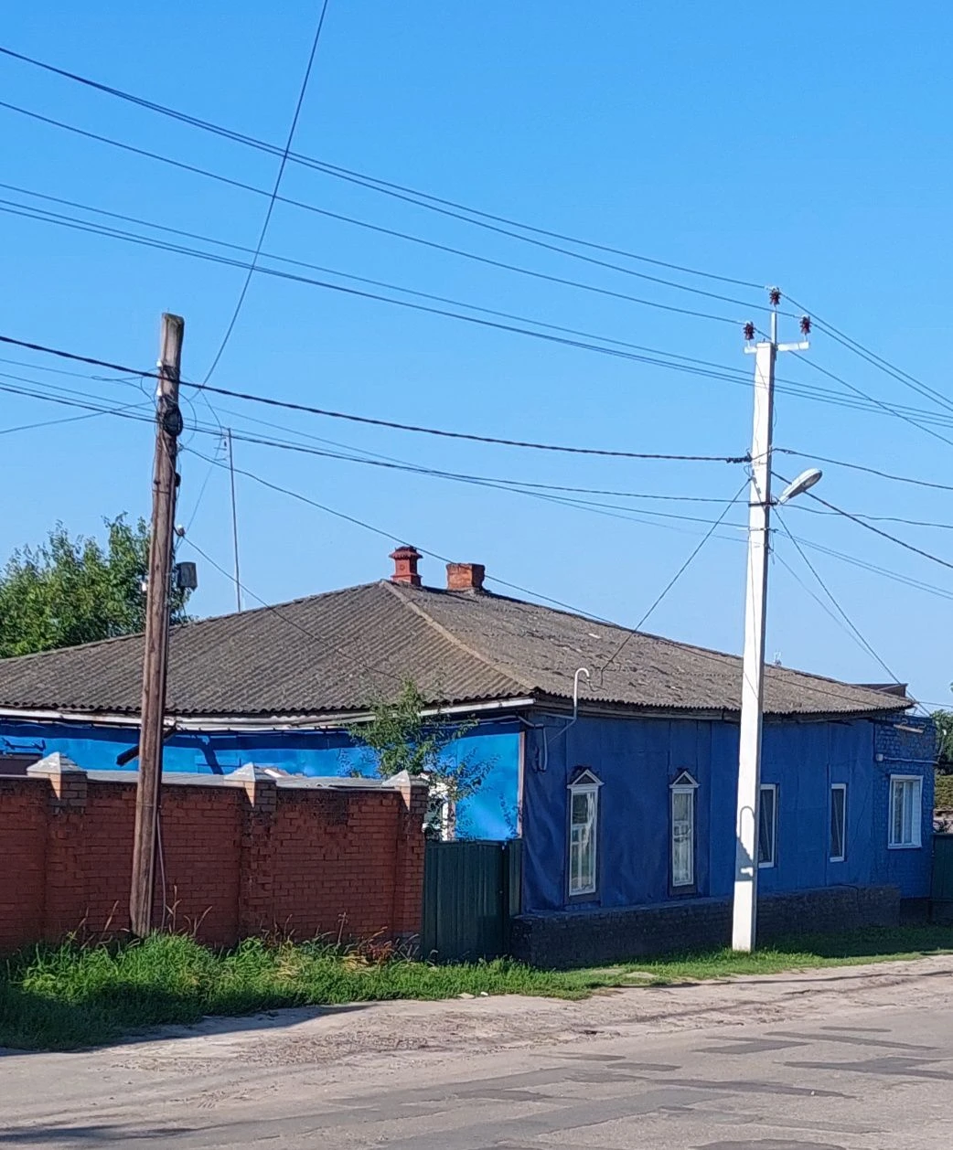 Продається територія з будинком