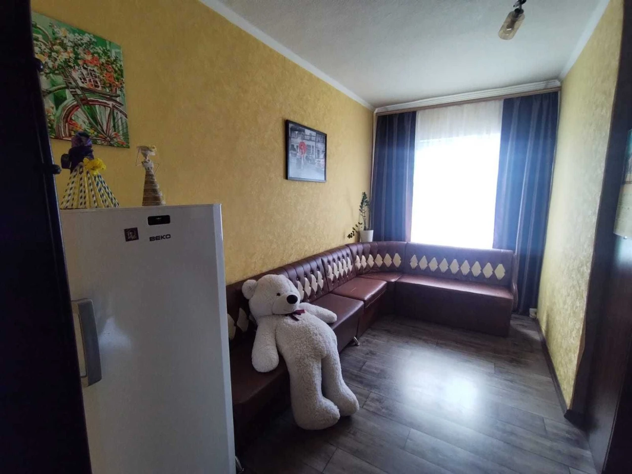 Продам терміново житловий будинок, з гаражем. Можливий торг.