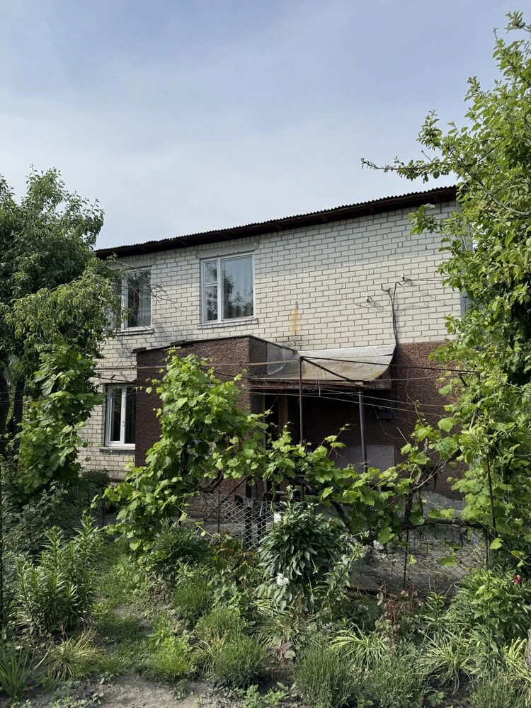 Продаж приватного трьохповерхового будинку в центрі