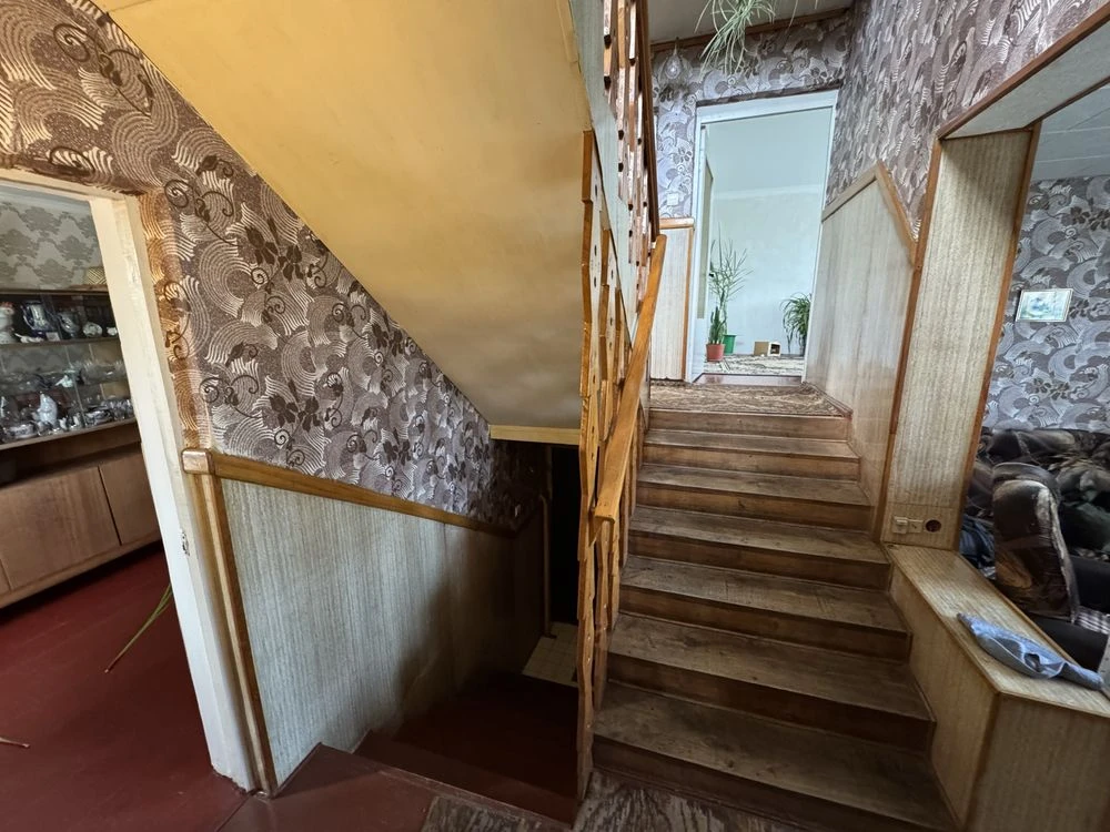 Продаж приватного трьохповерхового будинку в центрі