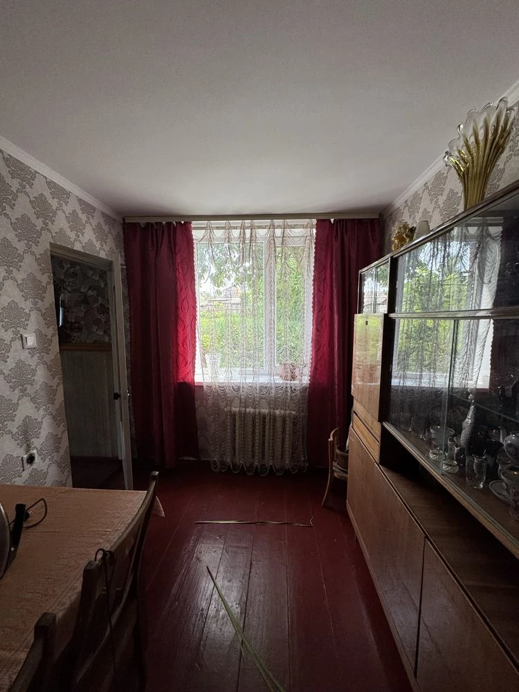 Продаж приватного трьохповерхового будинку в центрі