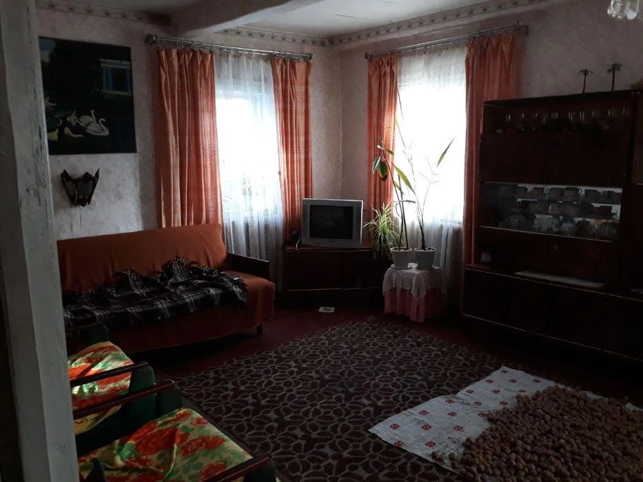 Будинок у центрі Мени з великою, гарною ділянкою