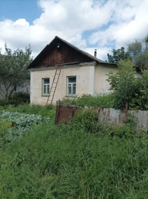Продаж будинку в тихому місті.