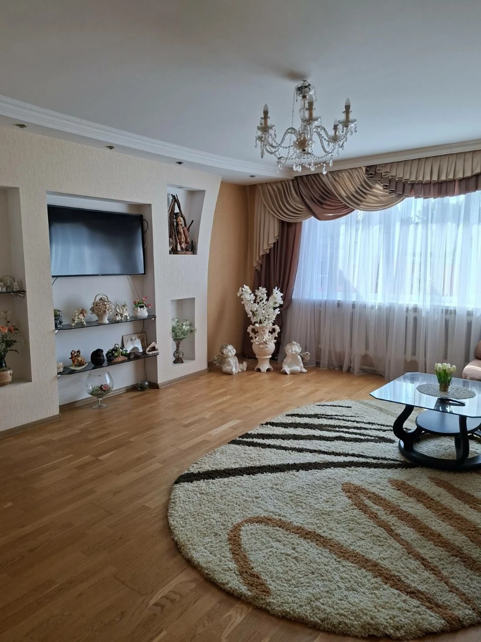 Продаж великого двоповерхового будинку в м. Прилуки
