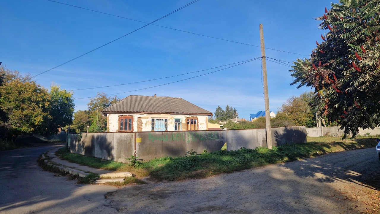 Продаж будинку, участка в центрі міста