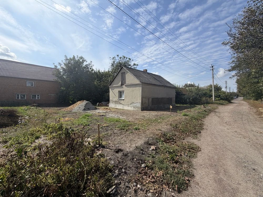 Будинок у Бершаді з ділянкою — тиха локація, пров. Ярослава