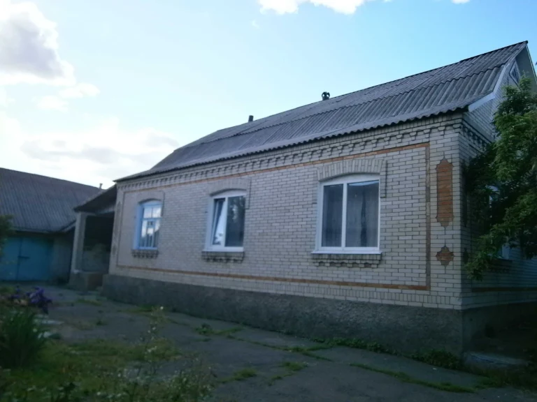 Будинок м. Бершадь. вул Долинська, до річки.