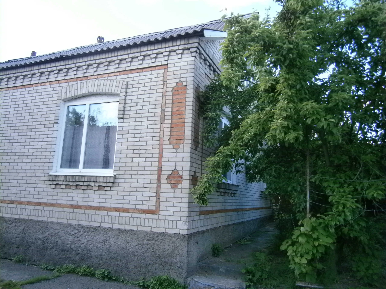 Будинок м. Бершадь. вул Долинська, до річки.