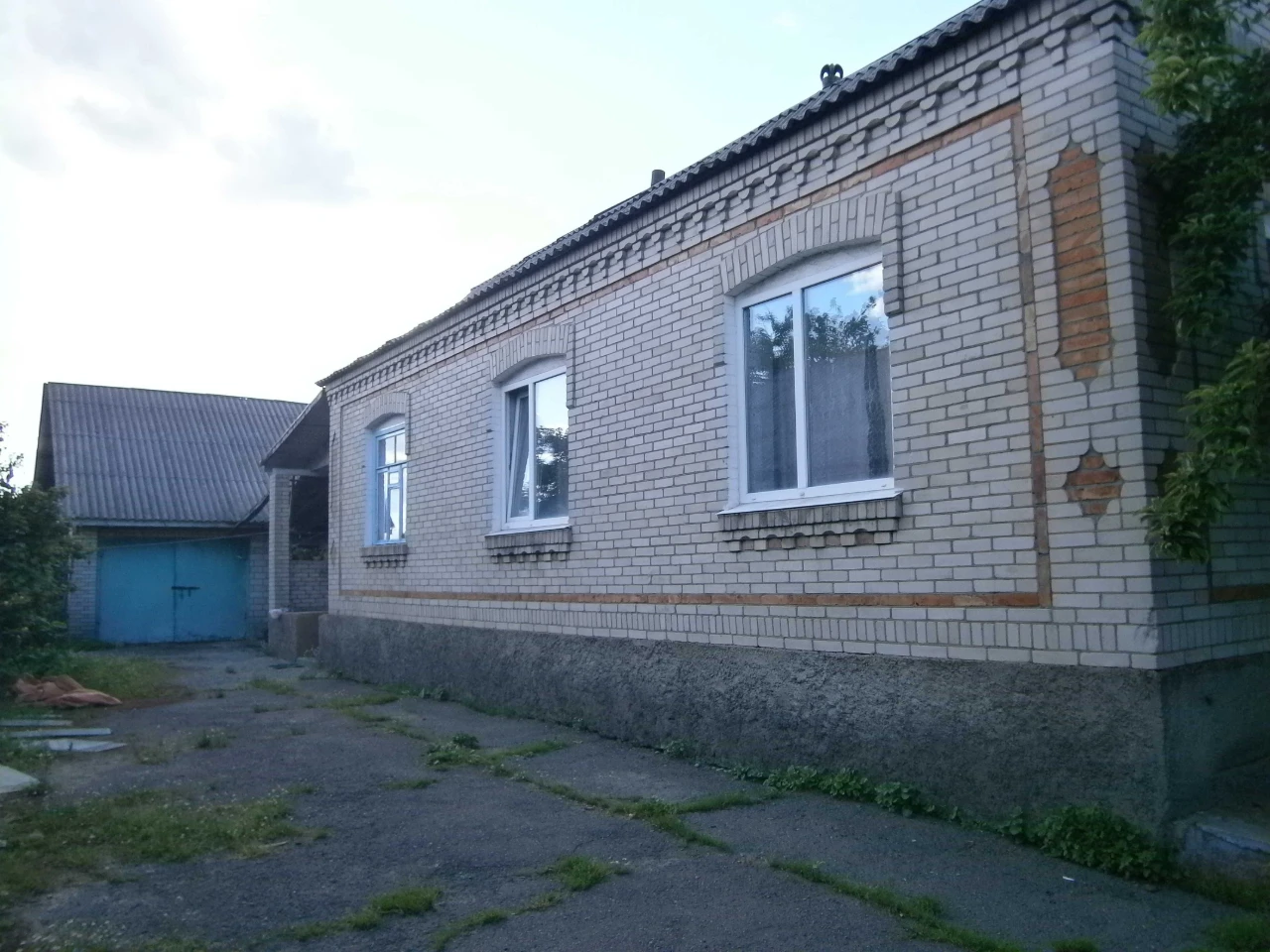 Будинок м. Бершадь. вул Долинська, до річки.