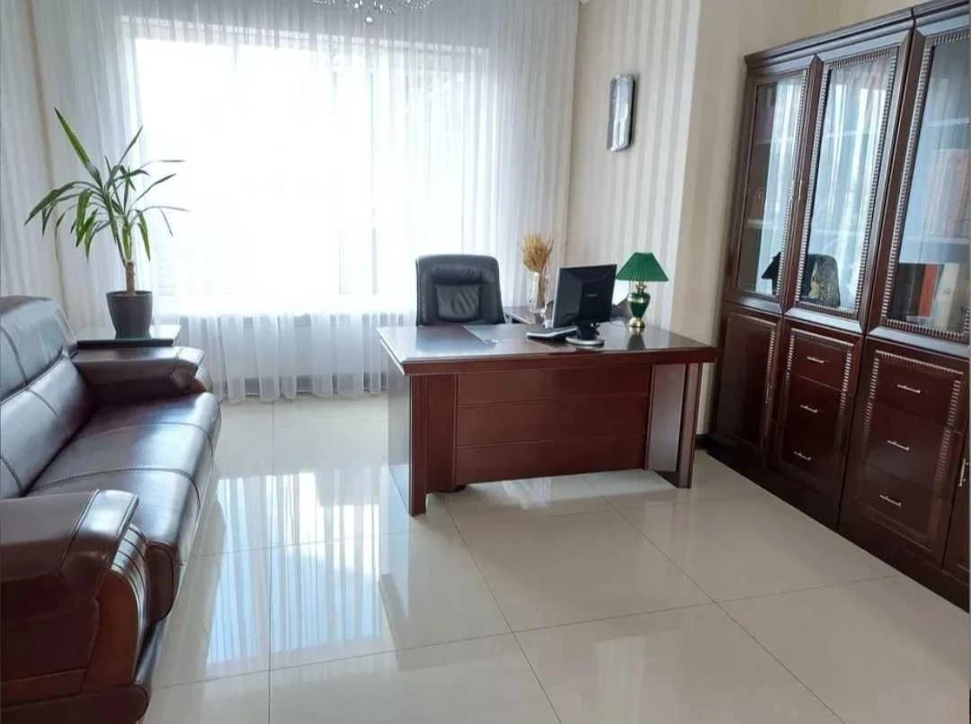 Продам VIP будинок в центрі м. Прилуки.