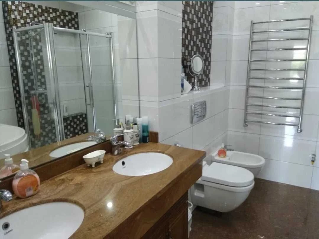 Продам VIP будинок в центрі м. Прилуки.