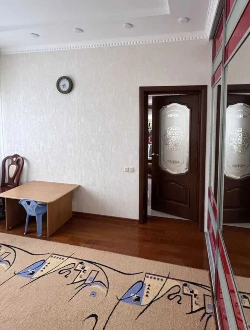 Продам VIP будинок в центрі м. Прилуки.