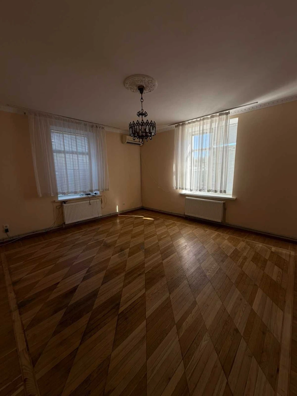 Продаж двоповерхового будинку у Гайсині, можливо по Сертифік