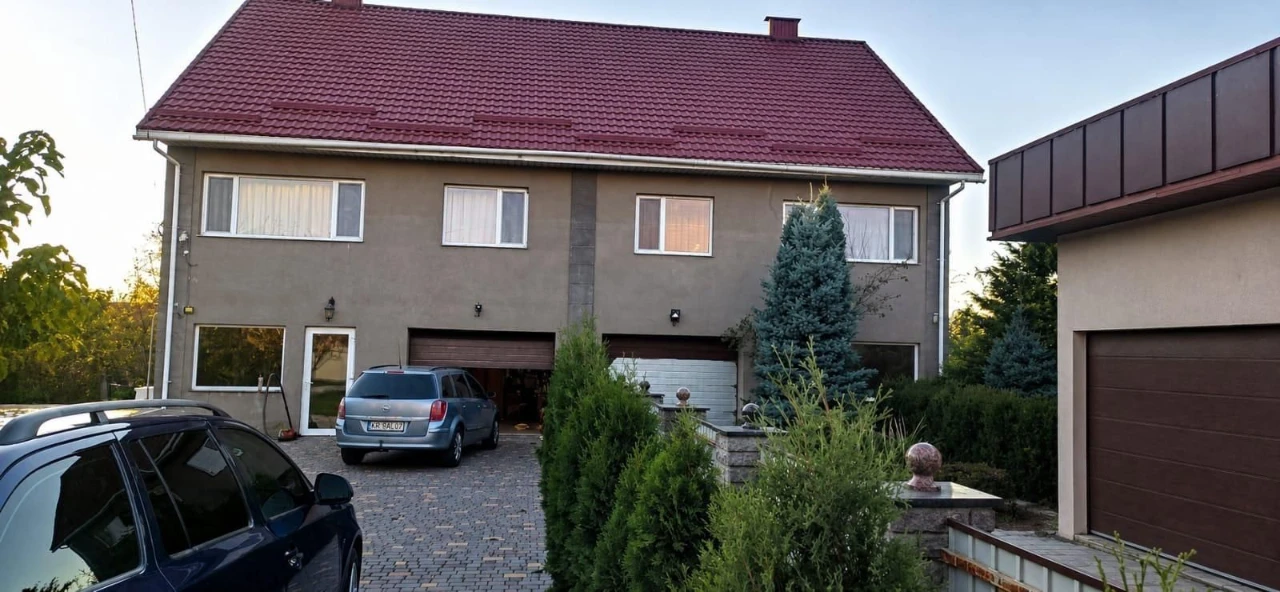 Комфортний будинок в центрі міста з усіма зручностями