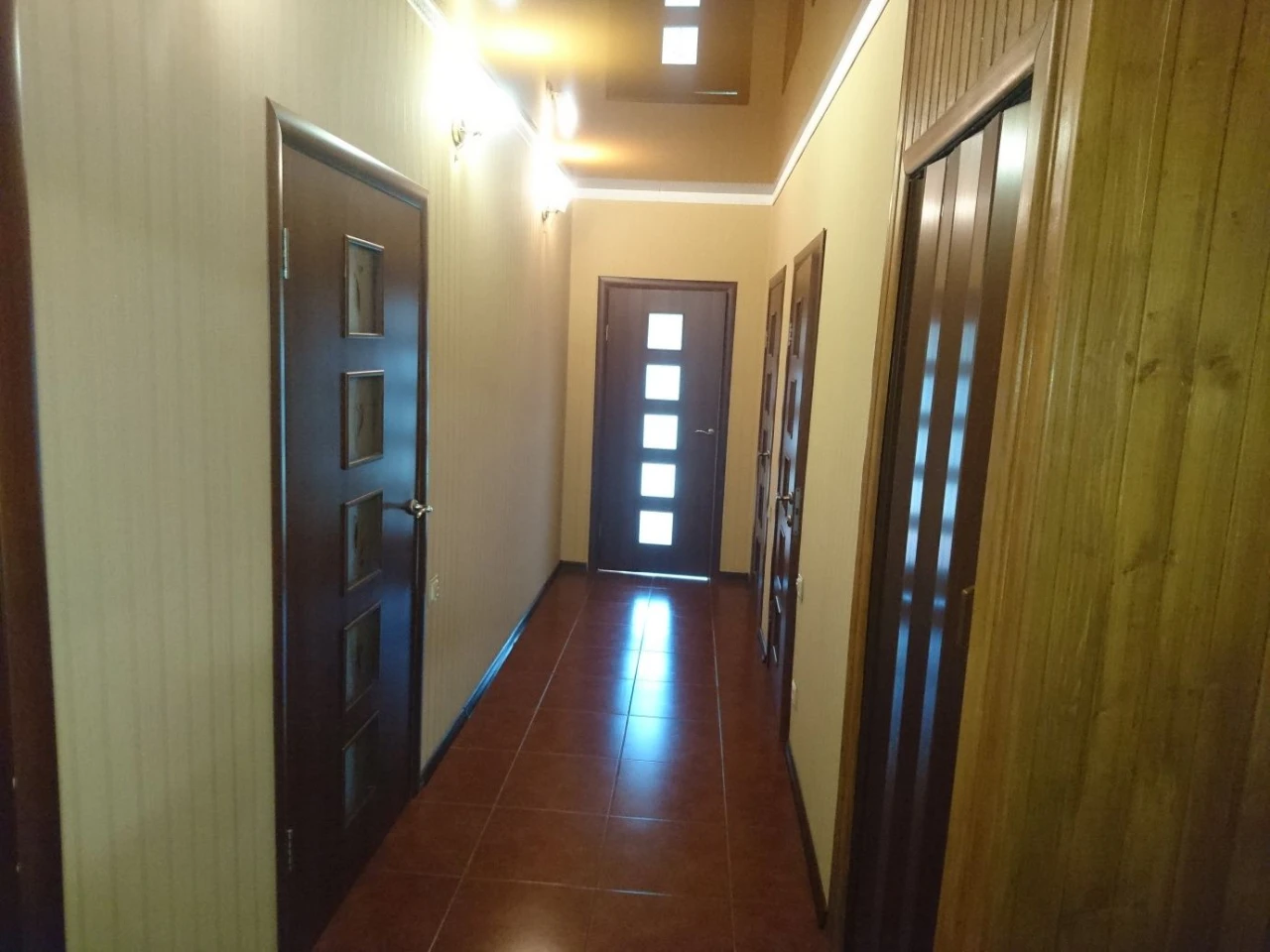 Комфортний будинок в центрі міста з усіма зручностями