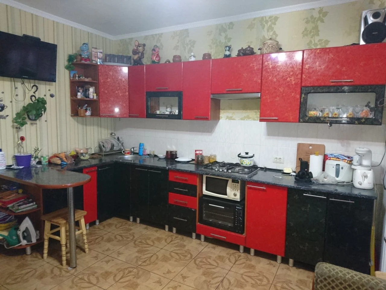 Комфортний будинок в центрі міста з усіма зручностями
