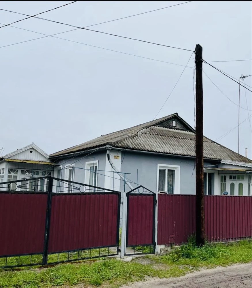 Продається будинок для великоі родини в м.Гайсин.