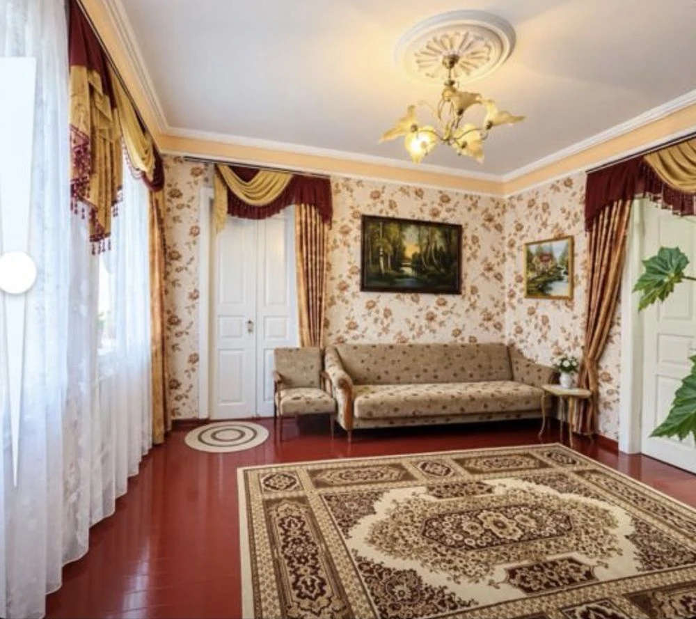Продається будинок для великоі родини в м.Гайсин.