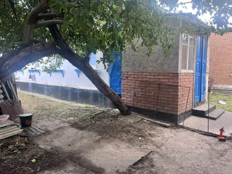 Одноповерхова квартира з земельною ділянкою