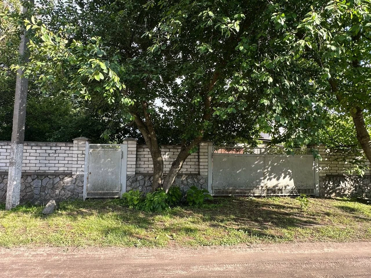 Будинок не добудований з земельною ділянкою