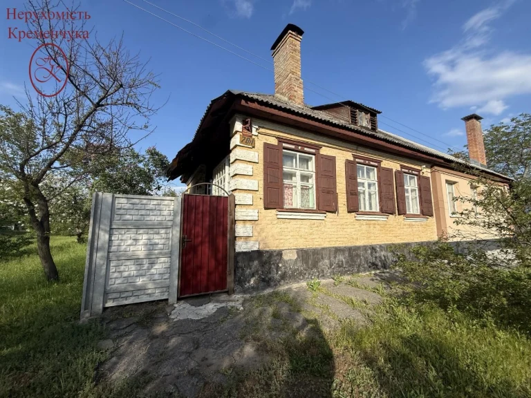 Продам або обміняю на 1 кім кв пів будинку в центрі міста!