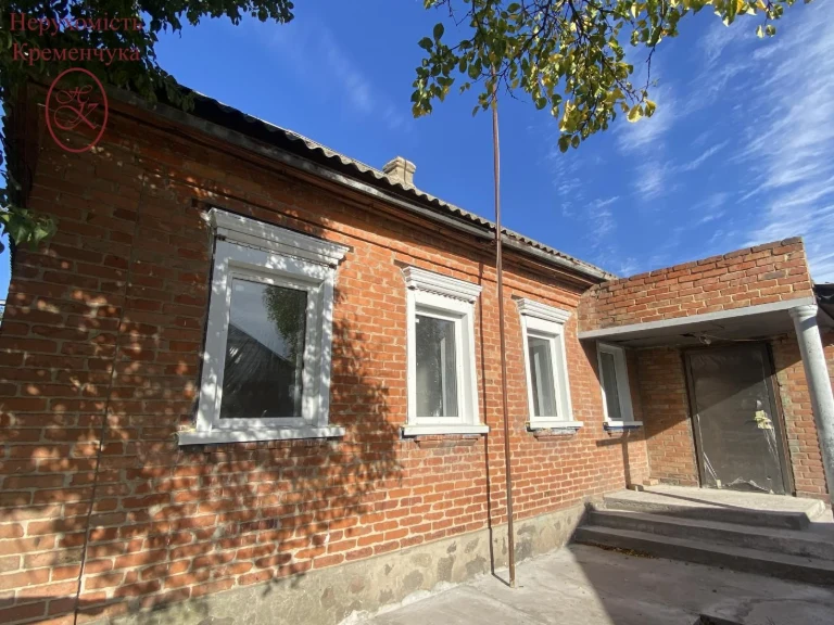 Продаж компактного будинку в тихому місті.
